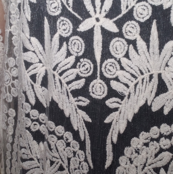 Embroidered Top - Picture 2 of 4